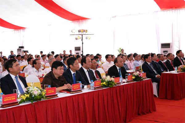 Thủ tướng Nguyễn Xuân Phúc và các đại biểu dự buổi lễ.