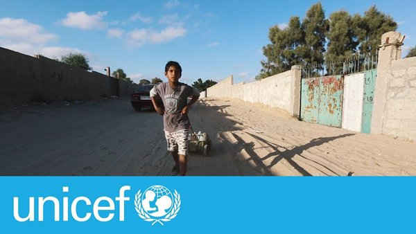 Hai phần ba số người ở Gaza uống nước bị ô nhiễm. Cậu bé Khalil, 12 tuổi chia sẻ: 