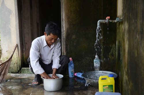 Nguồn nước tại xã Đức Xuyên bị nhiễm arsen khiến người dân hoang mang.
