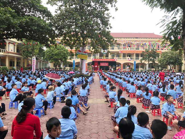 Quang cảnh khai giảng năm học mới của trường tiểu học Lê Văn Tám 