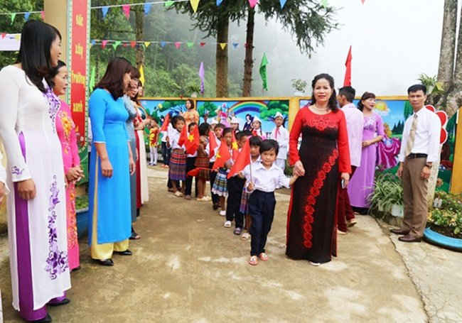  Giáo viên và học sinh các trường học trên địa bàn tỉnh Lào Cai  nô nức trong ngày khai giảng năm học mới.