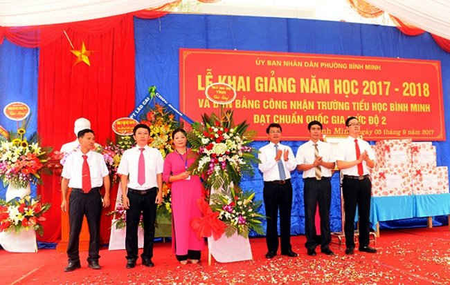 Lãnh đạo tỉnh Lào Cai tới dự và chúc mừng khai giảng năm học mới 2017 – 2018  tại các trường trên địa bàn tỉnh.