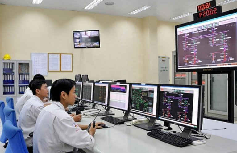 Điều hành sản xuất điện tại Công ty Thủy điện Đồng Nai.
