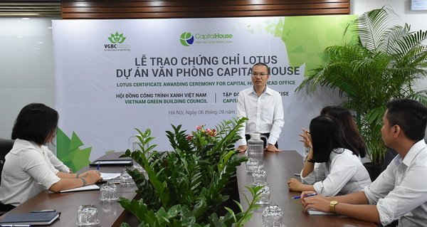 Ông Trịnh Tùng Bách - Giám đốc Ban Nghiên cứu và Phát triển Capital House phát biểu tại Lễ trao chứng chỉ LOTUS
