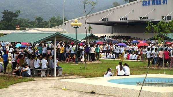 Gần 6000 công nhân đình công phản đối chính sách hà khắc của Cty S&H Vina Thạch Thành.