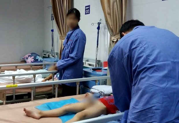 Trẻ mắc bệnh sùi mào gà được điều trị tại Bệnh viện Da liễu Trung ương.