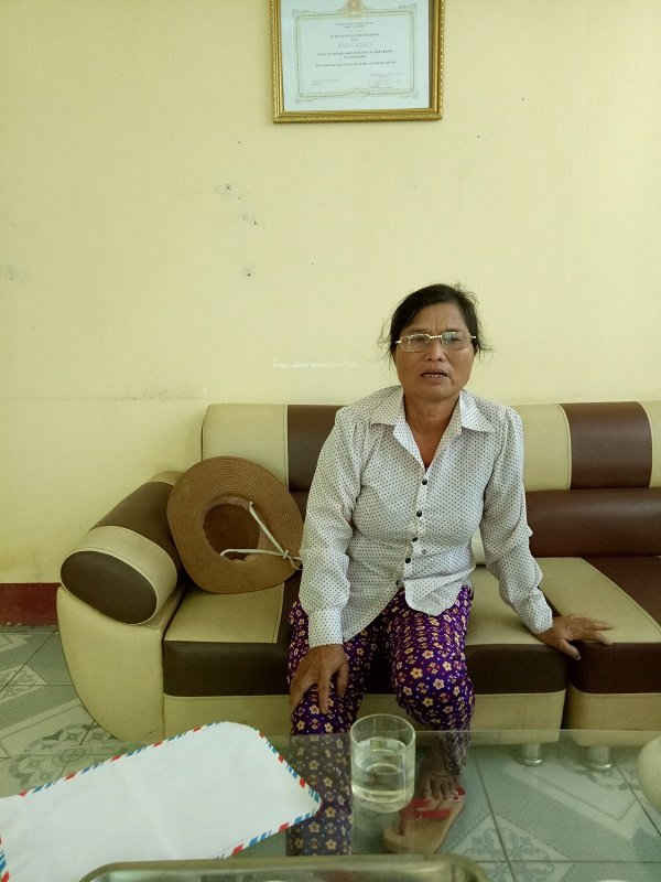 Bà Trịnh Thị Mạnh đang trao đổi với PV