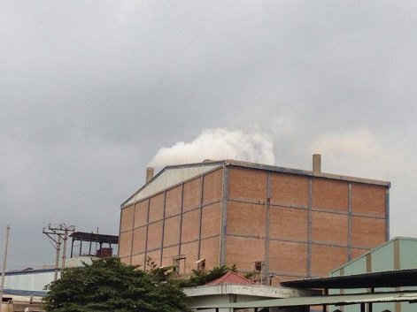 Do khói, bụi xả ra môi trường Công ty vừa bị UBND tỉnh Hưng Yên xử phạt trên 800 triệu đồng.