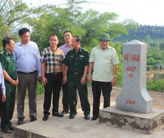 Đoàn kiểm tra tại khu vực cột mốc biên giới 607 tại huyện Hướng Hóa, Quảng Trị