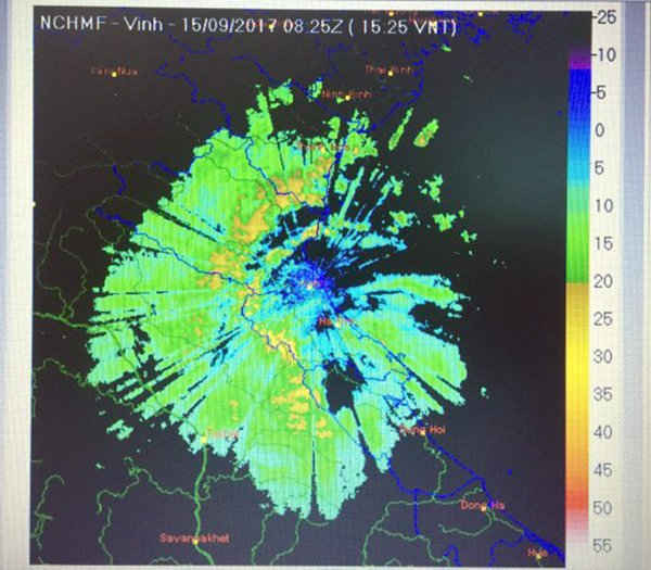 Hình ảnh rada thời tiết Vinh - Nghệ An về bão số 10 lúc 15h25 15/9. Ảnh chụp qua màn hình tại Trung tâm KTTV Quốc gia. Ảnh: Việt Hùng
