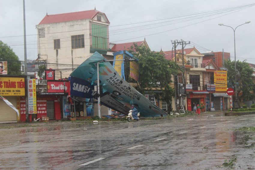 Hiện tại lũ các sông ở Quảng Bình đang lên. Thủ tướng Nguyễn Xuân Phúc trong tối 15/9 cũng đã đến Quảng Bình để chỉ đạo công tác khắc phục hậu quả sau bão số 10