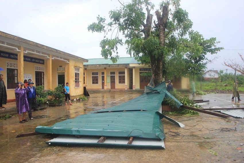 Nhiều trường học trên địa bàn tỉnh cũng bị tốc mái nghiêm trọng