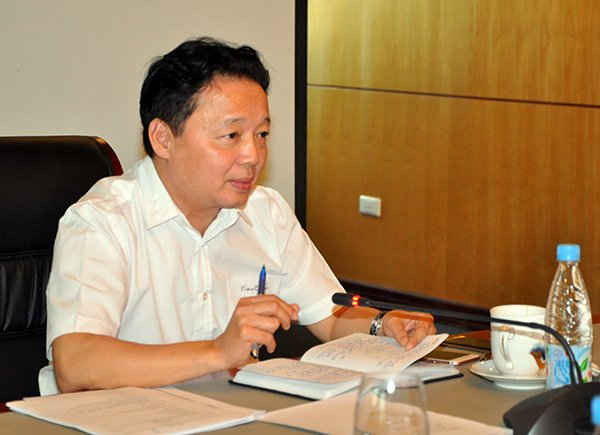 Bộ trưởng Bộ TN&MT Trần Hồng Hà - Trưởng ban Tổ chức Hội nghị chủ trì cuộc họp chiều 17/9 của Ban Tổ chức