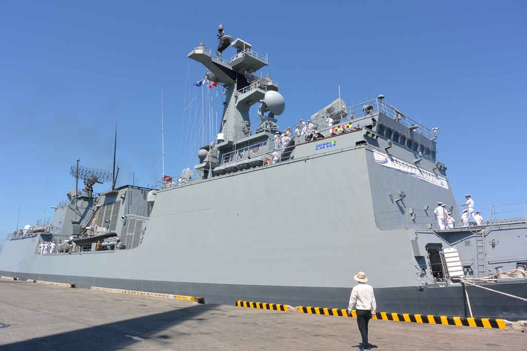 Chiến hạm Roks Kang Gam Chan được trang bị nhiều vũ khí hiện đại