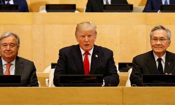 Tổng thống Mỹ Donald Trump (ở giữa) trong một cuộc họp tại LHQ vào ngày 18/9. Ảnh: Kevin Lamarque / Reuters
