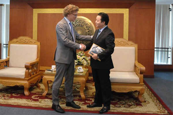Bộ trưởng mong muốn trong nhiệm kỳ của mình, Đại sứ Pereric Högberg sẽ góp phần tích cực vào việc thúc đẩy quan hệ Việt Nam – Thụy Điển phát triển hơn nữa
