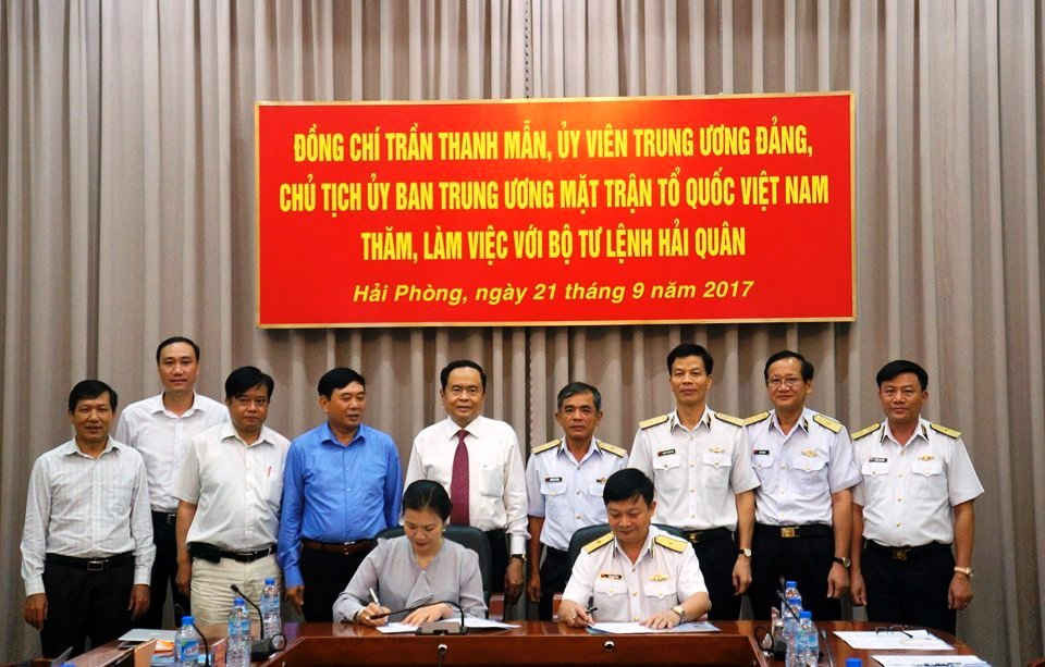 Ủy ban TW MTTQ Việt Nam ký quy chế phối hợp với BLT Hải  Quân