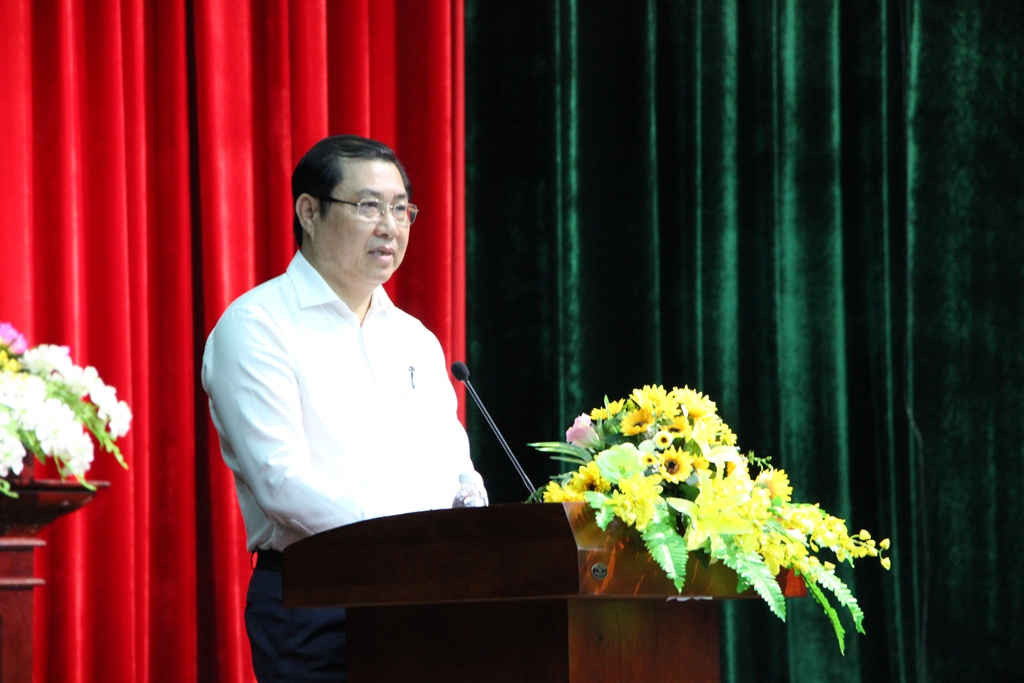 Ông Huỳnh Đức Thơ- Chủ tịch UBND thành phố Đà Nẵng phát biểu tại cuộc họp ngày 23/9