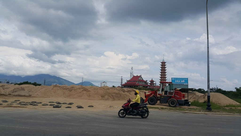 Công ty Tây Hồ cho hộ kinh doanh Thanh Phong tập kết cát trái phép