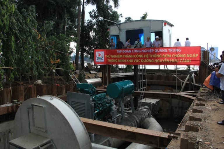 Cận cảnh siêu máy bơm chống ngập cho đường Nguyễn Hữu Cảnh.