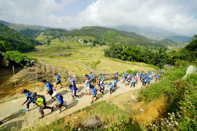 Các VĐV quốc tế tham gia Giải marathon vượt núi Việt Nam 2017.