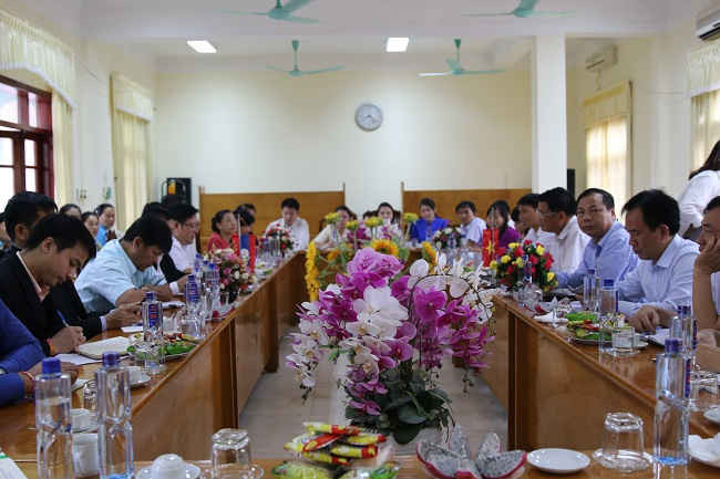 Đoàn công tác Cục khuyến khích Nông nghiệp và Hợp tác Hợp tác xã, Bộ Nông nghiệp và lâm nghiệp, nước CHDCND Lào làm việc, trao đổi kinh nghiệm với Sở NN&PTNT tỉnh Điện Biên