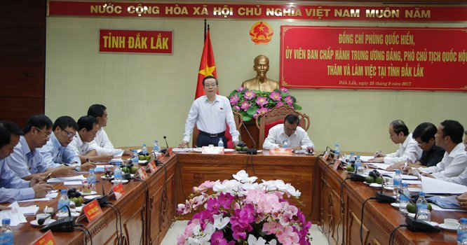 Ông Phùng Quốc Hiển - Ủy viên Trung ương Đảng, Phó Chủ tịch Quốc hội làm trưởng đoàn công tác của Quốc hội phát biểu chỉ đạo tại buổi đến thăm và làm việc với tại Đắk Lắk