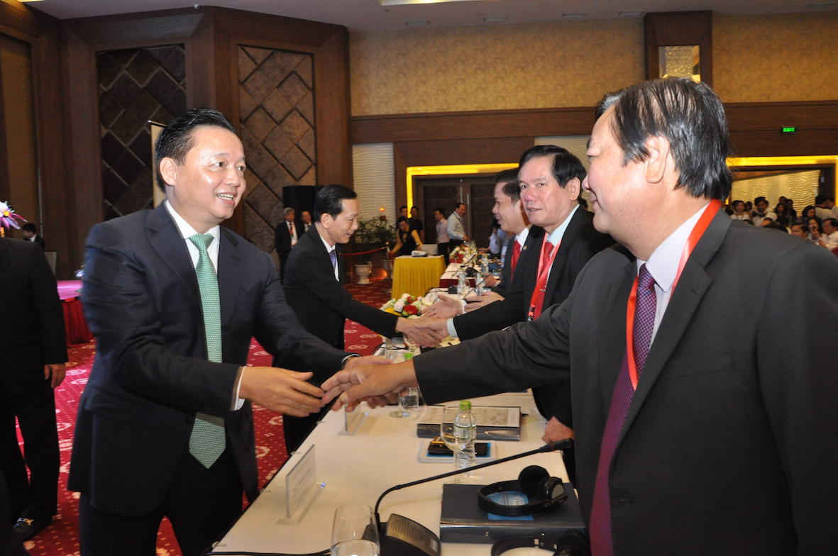 Bộ trưởng Bộ TN&MT Trần Hồng Hà gặp gỡ các đại biểu dự Hội nghị sáng 26/9
