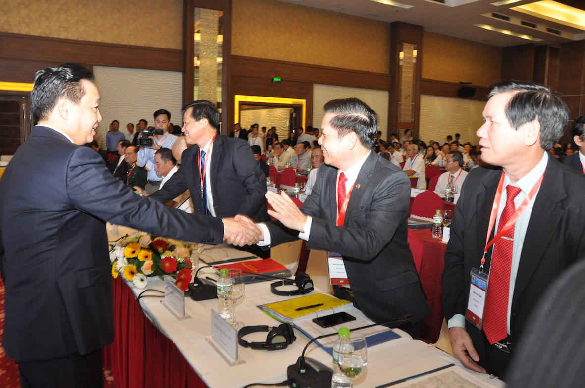Bộ trưởng Bộ TN&MT Trần Hồng Hà gặp gỡ các đại biểu trước giờ khai mạc Hội nghị