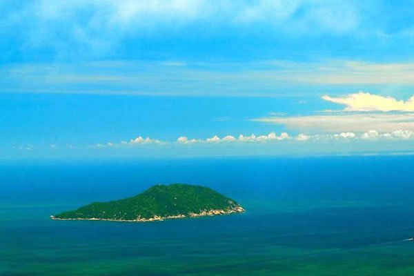 Đảo Sơn Chà nhìn từ phía xa