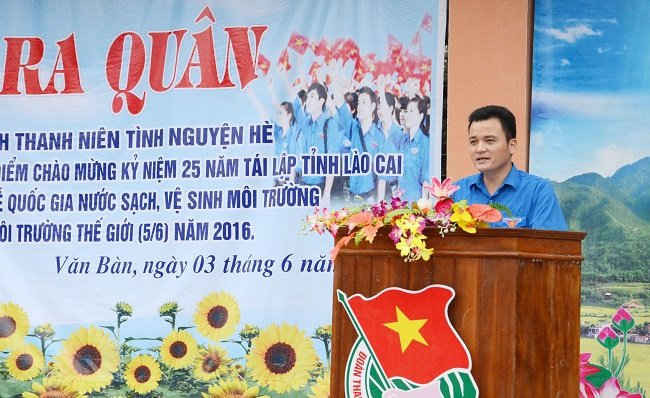 Bí thư Tỉnh đoàn Lào Cai tham gia các hoạt động vì môi trường Xanh – Sạch – Đẹp.  