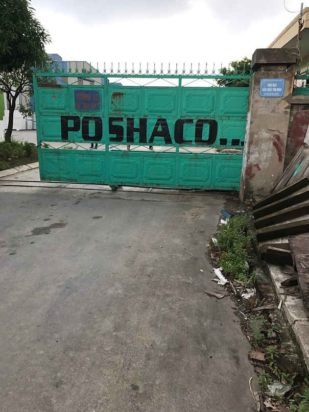 Công ty CP Sản xuất tôn màu Poshaco bị người dân thị trấn Lai Cách “tố” nhiều năm đầu độc không khí.