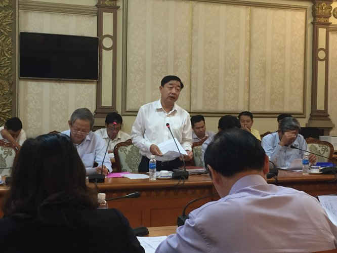 Ông Trần Văn Thạch, Phó Giám đốc Sở TN&MT TP.HCM báo cáo với Đoàn công tác của Quốc hội về tình hình hoạt động đo đạc bản đồ trên địa bàn TP.HCM