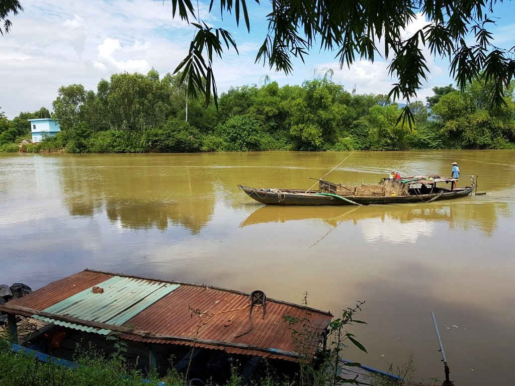 Cát tặc lại hoạt động náo nhiệt tại Sông Yên đoạn chảy qua xã Điện Tiến, thị xã Điện Bàn, Quảng Nam