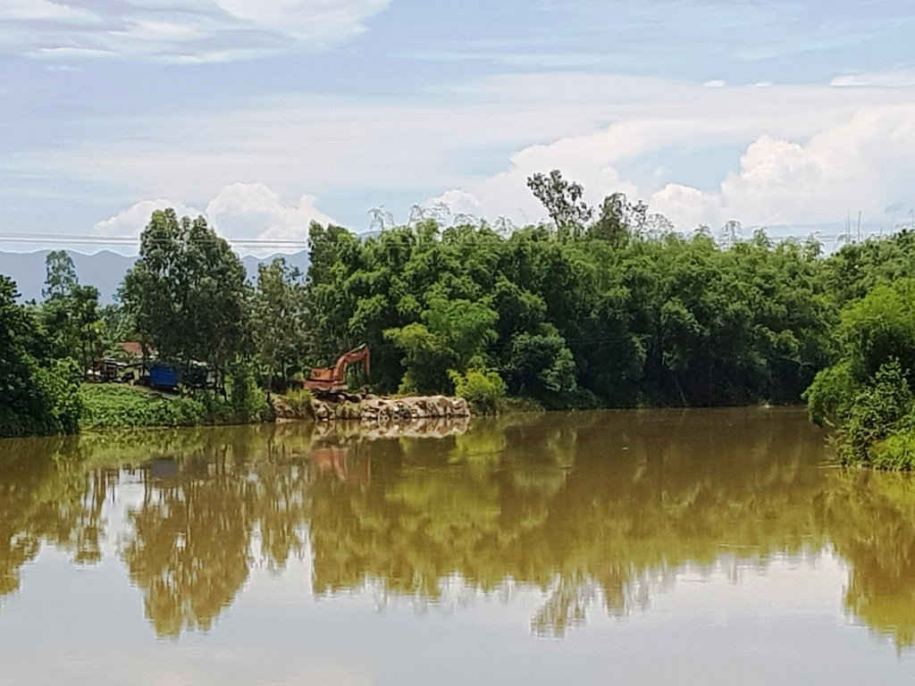 Trong nhiều năm qua, các các đối tượng hút cát trái phép trên sông Yên, chủ yếu là khu vực nằm dọc các thôn của xã Điện Tiến
