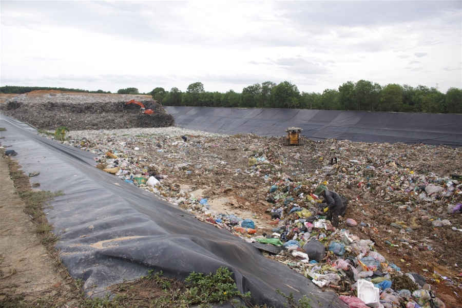 Bãi rác Nghĩa Kỳ quá tải, gây ô nhiễm môi trường