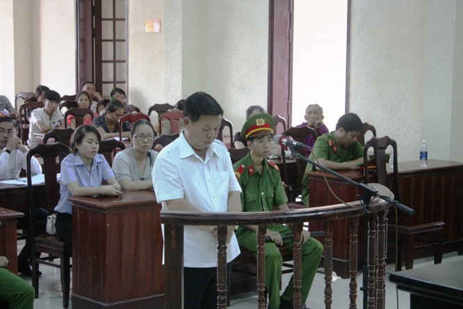 Đối tượng Nguyễn Trọng Tài tại phiên tòa xét xử