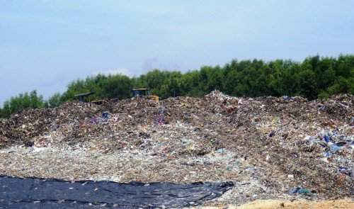 Quá tải các nhà máy rác ở Huế