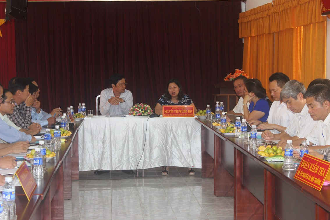 Thứ trưởng Bộ Tài nguyên và Môi trường Nguyễn Thị Phương Hoa tại buổi làm việc với lãnh đạo Sở TN&MT tỉnh Bạc Liêu.