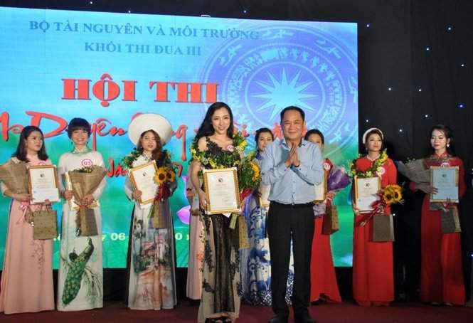 Thí sinh Vũ Minh Phương (Trung tâm Khí tượng Thủy văn Quốc gia đạt giải nhất của hội thi