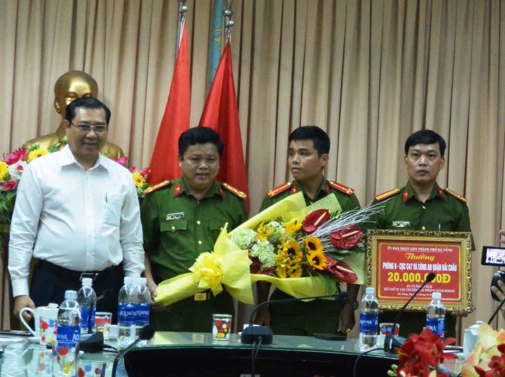 Chủ tịch UBND thành phố Đà Nẵng thưởng nóng Ban chuyên án