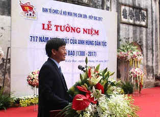  Ông Lương Văn Cầu, Phó Chủ tịch UBND tỉnh Hải Dương đọc diễn văn tưởng niệm 717 năm ngày mất của Anh hùng dân tộc Hưng Đạo Đại vương Trần Quốc Tuấn và Khai hội mùa thu Côn Sơn – Kiếp Bạc năm 2017.