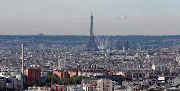 Toàn cảnh tháp Eiffel ở thành phố Paris trải rộng theo đường chân trời vào ngày 1/9/2017. Ảnh: REUTERS / Gonzalo Fuentes