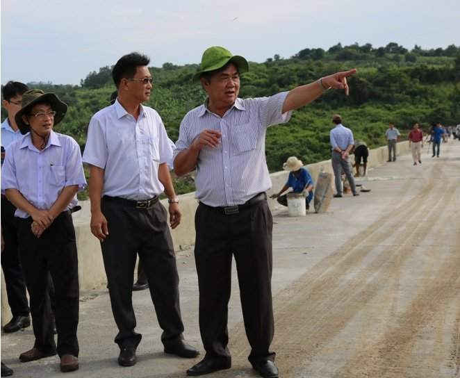Phó Chủ tịch Thường trực UBND tỉnh Phú Yên Nguyễn Chí Hiến đi thị sát công trình hồ chứa nước Lỗ Ân ngày 12/10