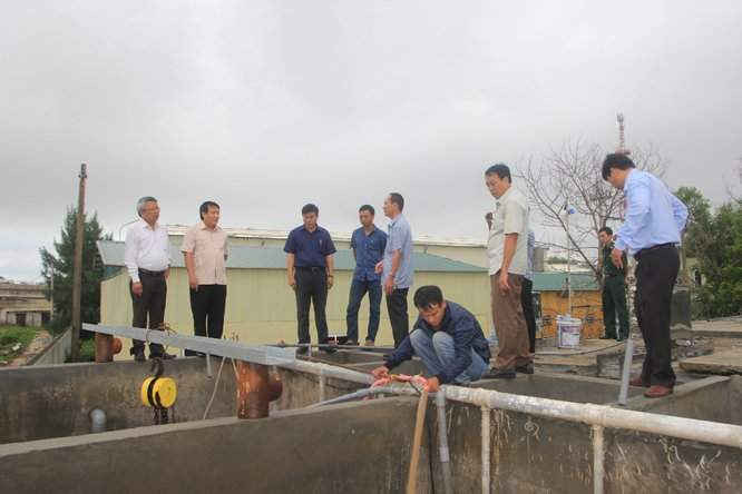 Đoàn kiểm tra công tác xử lý nước thải của Nhà máy sản xuất Thủy sản đông lạnh Elites Việt Trung
