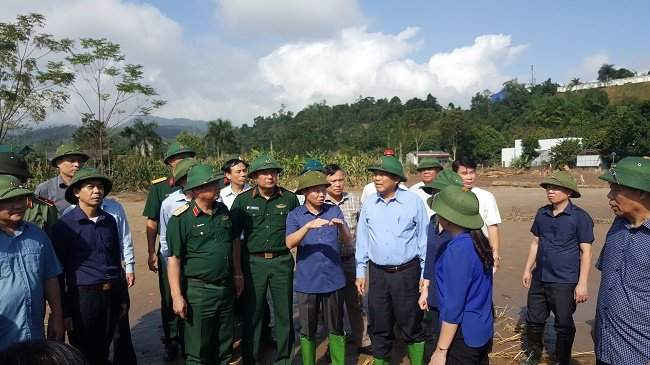 Lãnh đạo tỉnh Yên Bái báo cáo tình hình với Phó Thủ tướng