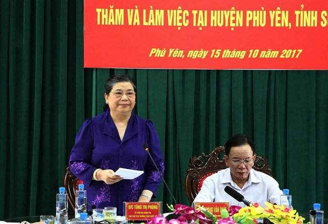 Bà Tòng Thị Phóng, Ủy viên Bộ Chính trị, Phó Chủ tịch Thường trực Quốc hội phát biểu tại buổi làm việc.