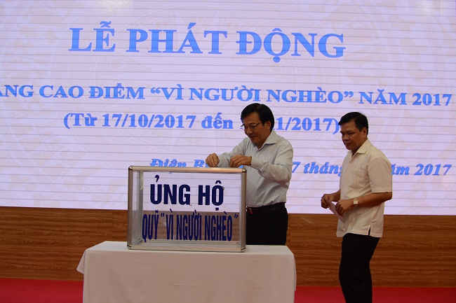 Ông Trần Văn Sơn, Ủy viên Trung ương Đảng, Bí thư tỉnh ủy Điện Biên tham gia ủng hộ Quỹ vì người nghèo