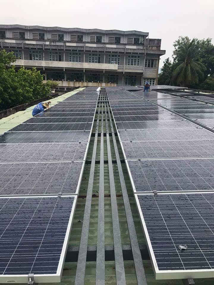 Hiện một số trường học đã triển khai lắp đặt pin năng lượng mặt trời