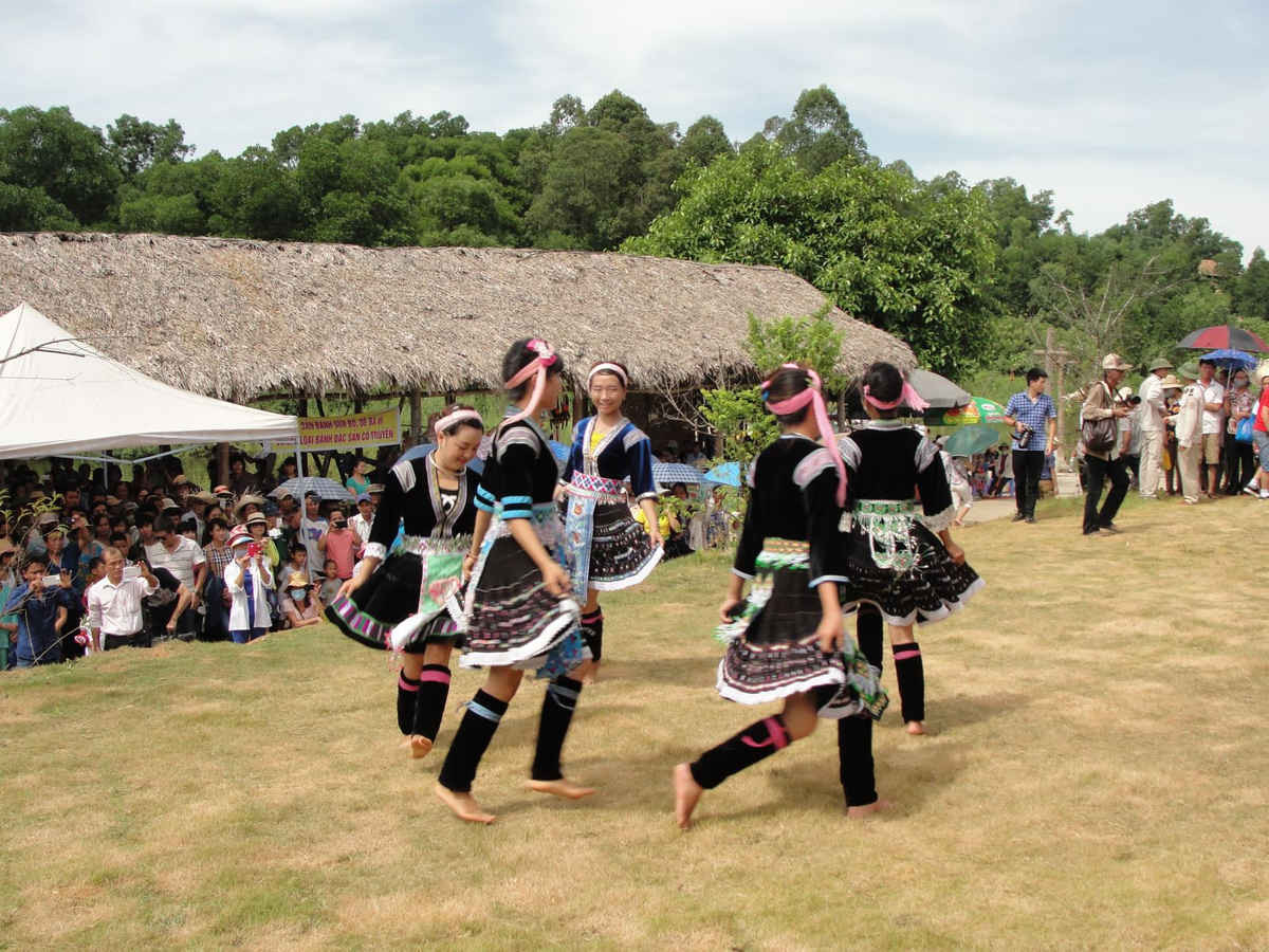 Một hoạt động của đồng bào dân tộc được tổ chức tại Làng Văn hóa - Du lịch các dân tộc Việt Nam 